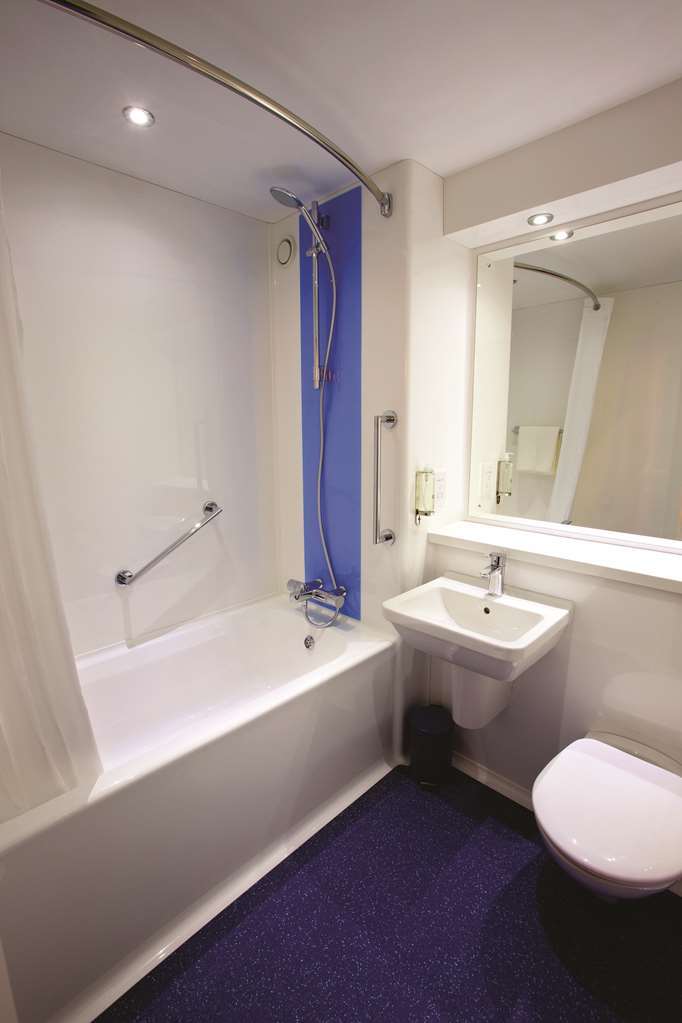 Travelodge Birmingham Dudley Room photo